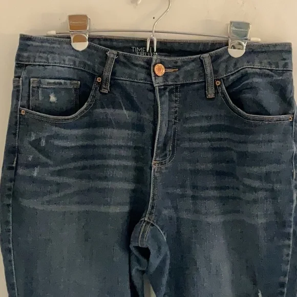 Sale! Time and Tru Mid Rise Cropped Jeans, Size 14, Dark Blue Denim - Picture 4 of 6